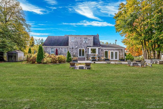 50 Mole Place, Amityville, NY 11701