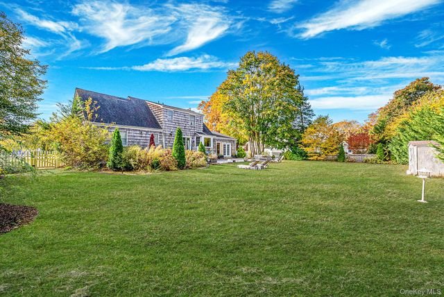 50 Mole Place, Amityville, NY 11701