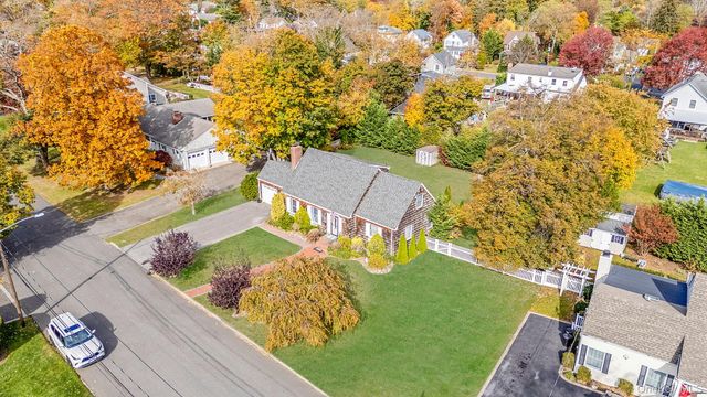 50 Mole Place, Amityville, NY 11701