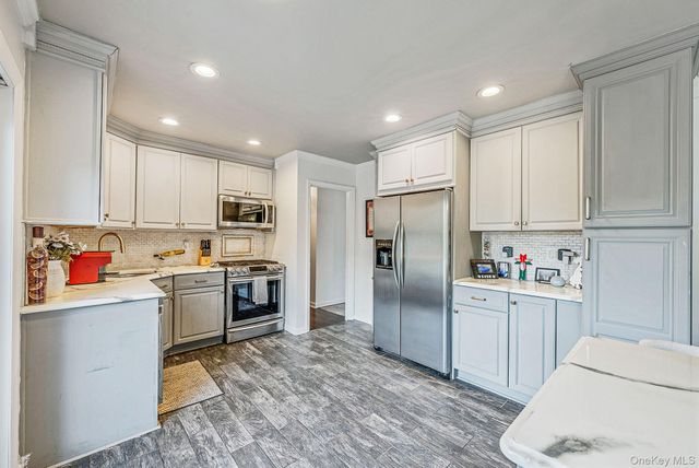 50 Mole Place, Amityville, NY 11701