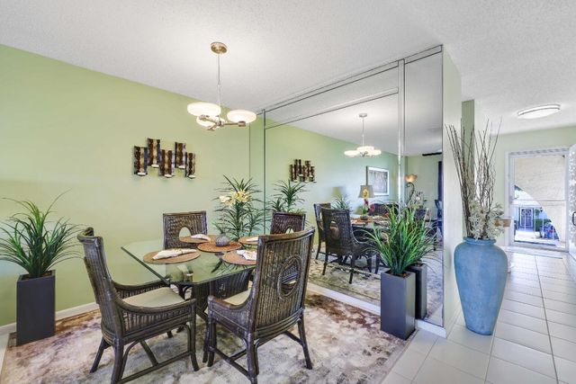 13757 Flora Place E, Delray Beach, FL 33484