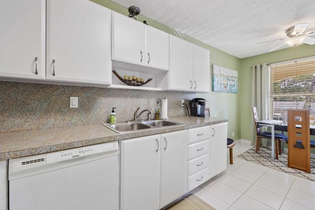 13757 Flora Place E, Delray Beach, FL 33484