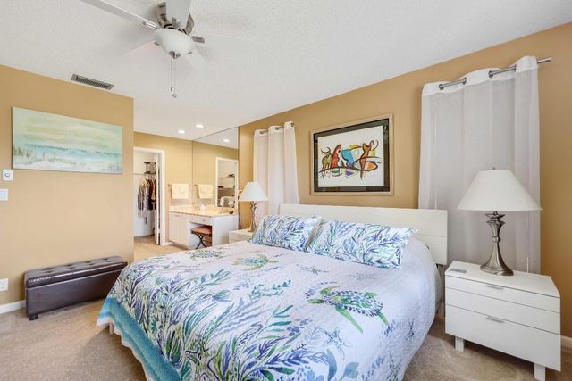 13757 Flora Place E, Delray Beach, FL 33484