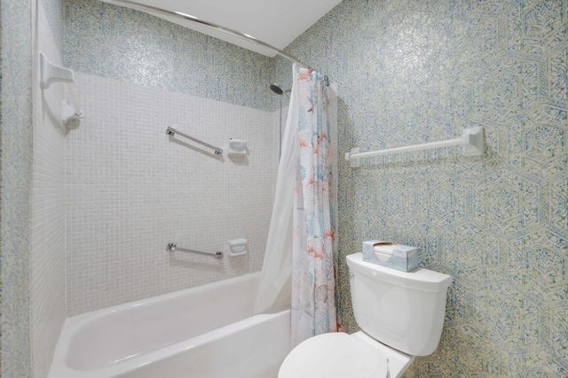 13757 Flora Place E, Delray Beach, FL 33484