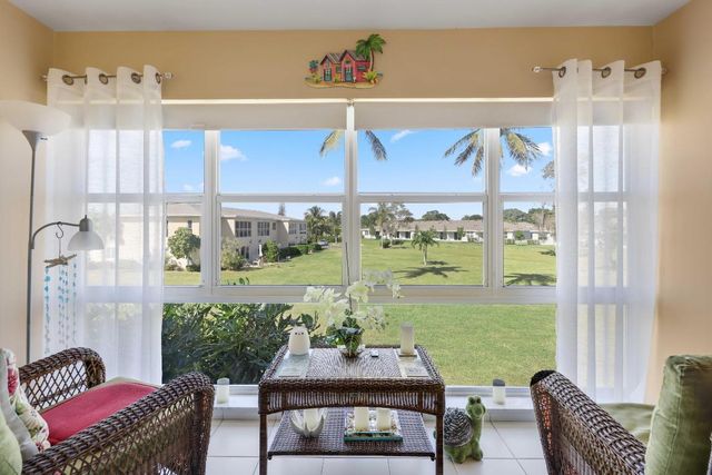 13757 Flora Place E, Delray Beach, FL 33484