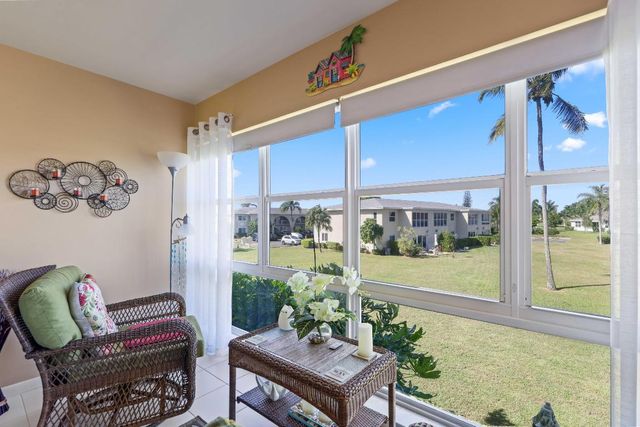 13757 Flora Place E, Delray Beach, FL 33484