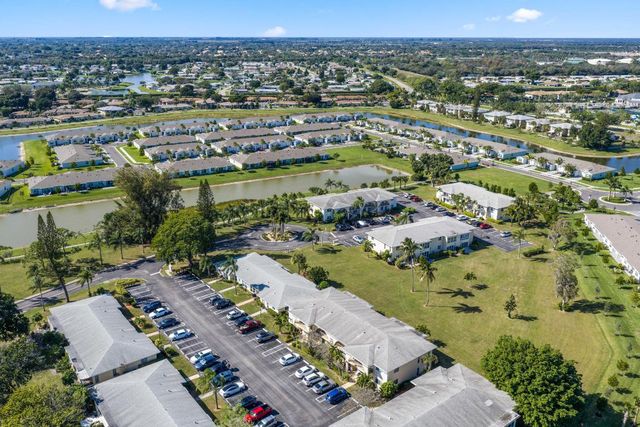 13757 Flora Place E, Delray Beach, FL 33484