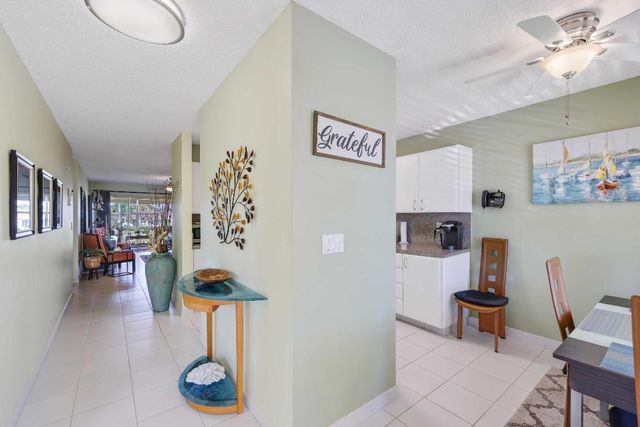 13757 Flora Place E, Delray Beach, FL 33484