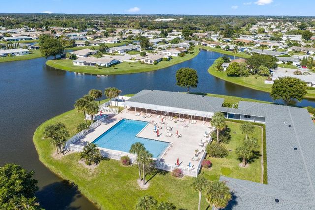 13757 Flora Place E, Delray Beach, FL 33484