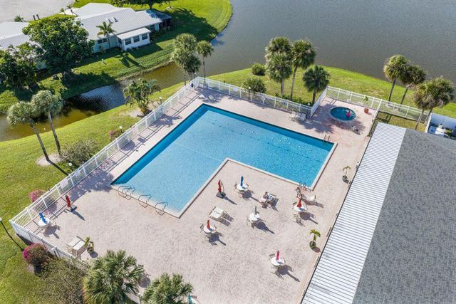 13757 Flora Place E, Delray Beach, FL 33484