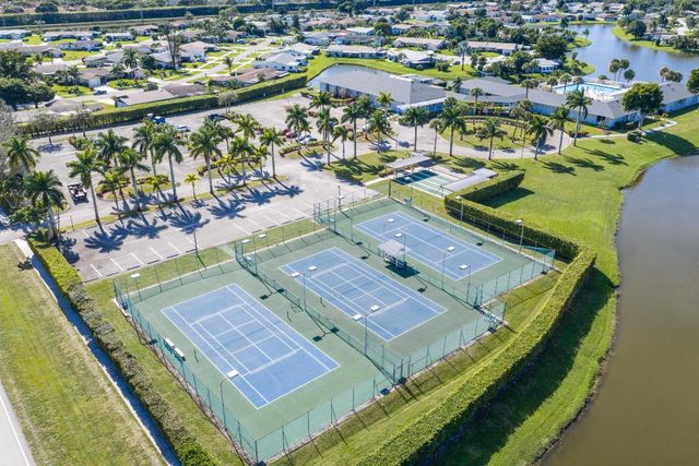 13757 Flora Place E, Delray Beach, FL 33484