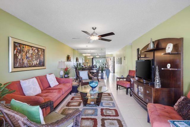 13757 Flora Place E, Delray Beach, FL 33484