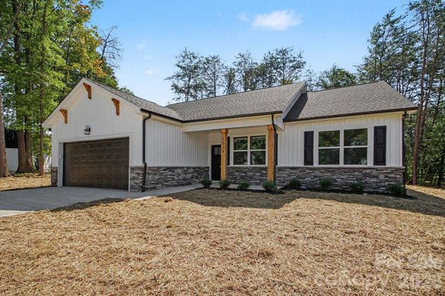 1538 34th Avenue Lane NE, Hickory, NC 28601