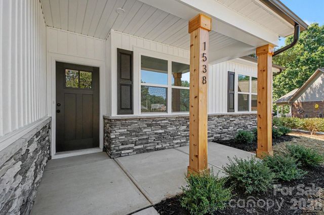 1538 34th Avenue Lane NE, Hickory, NC 28601