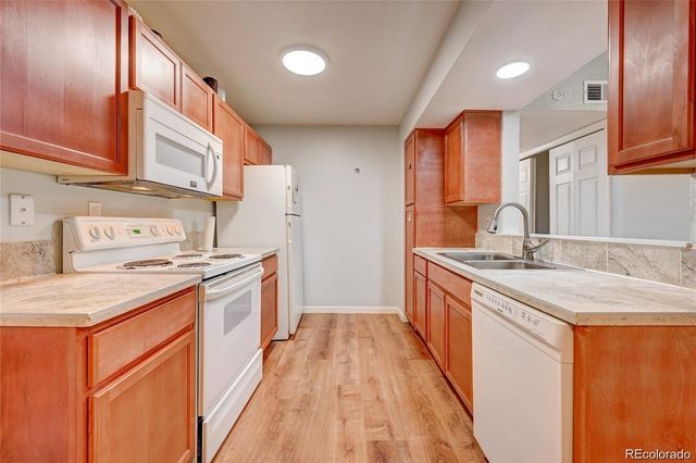 1075 S Elkhart Way 302, Aurora, CO 80012