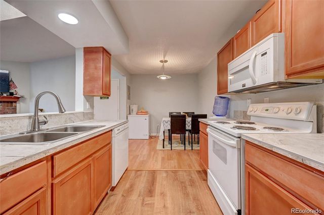 1075 S Elkhart Way 302, Aurora, CO 80012