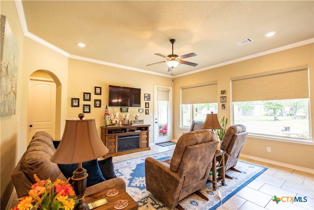 173 County Road 131a, Hallettsville, TX 77964