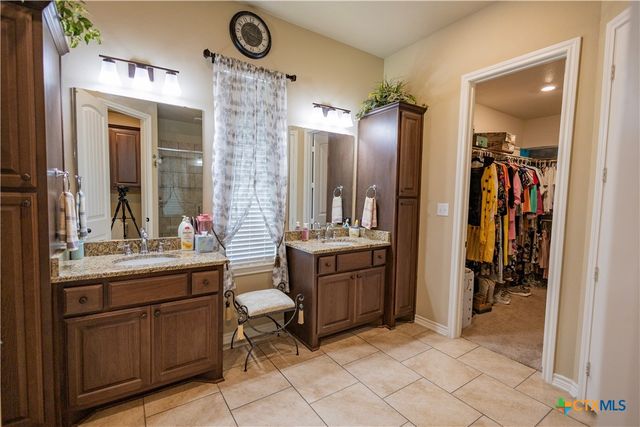 173 County Road 131a, Hallettsville, TX 77964