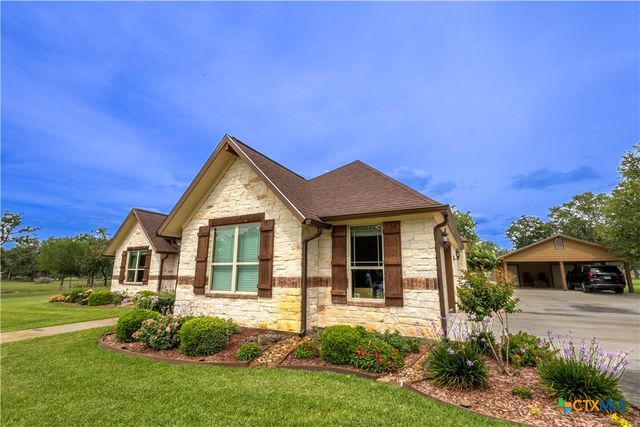 173 County Road 131a, Hallettsville, TX 77964