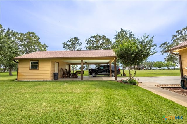 173 County Road 131a, Hallettsville, TX 77964