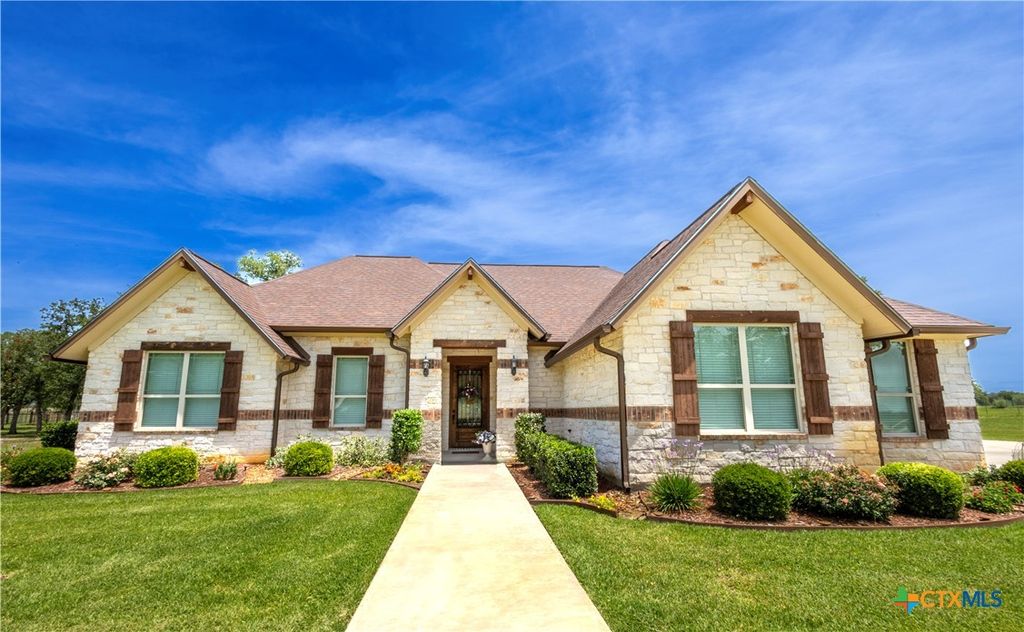 173 County Road 131a, Hallettsville, TX 77964