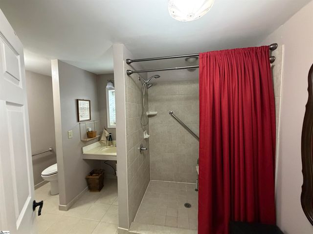 2817 Anderson Road, Greenville, SC 29611