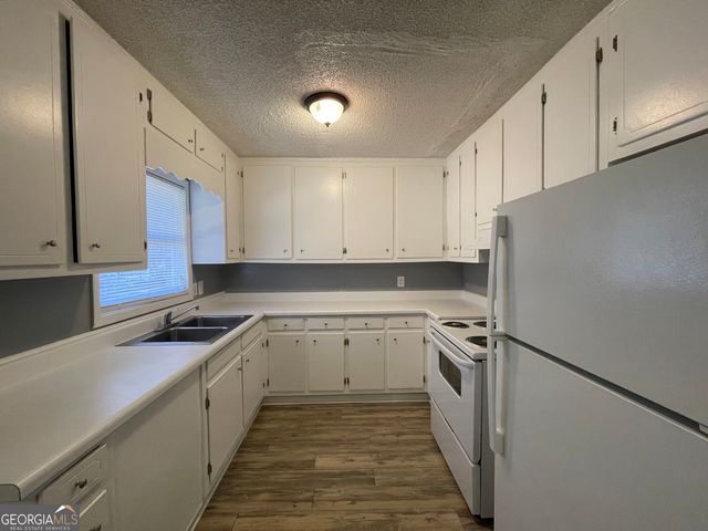 2403 N Groveland Circle, Macon, GA 31206