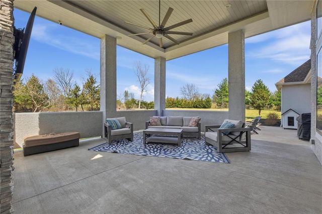 3450 W 196th Street, Stilwell, KS 66085