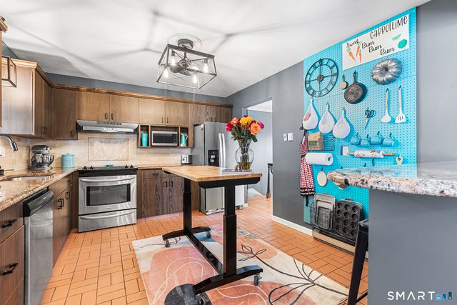 1 Deer Run Drive, Wolcott, CT 06716