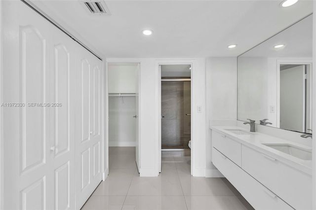 100 Bayview Dr 508, Sunny Isles Beach, FL 33160