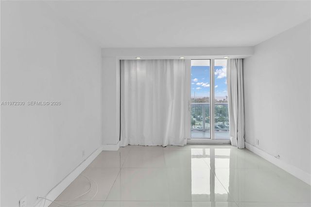 100 Bayview Dr 508, Sunny Isles Beach, FL 33160