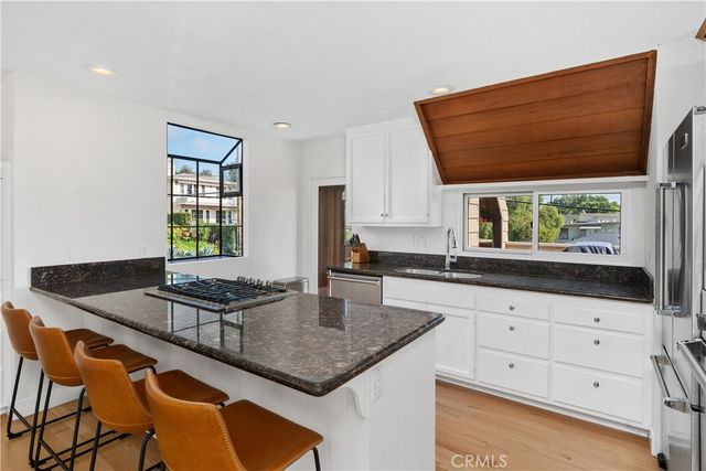 390 Saint Anns Drive, Laguna Beach, CA 92651