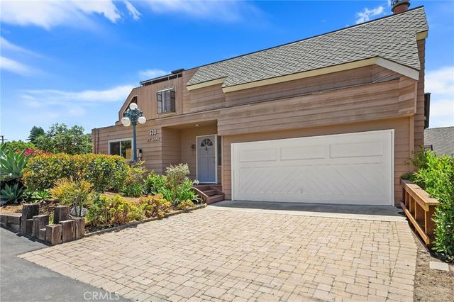 390 Saint Anns Drive, Laguna Beach, CA 92651