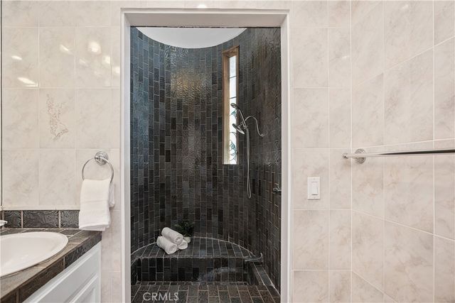 390 Saint Anns Drive, Laguna Beach, CA 92651