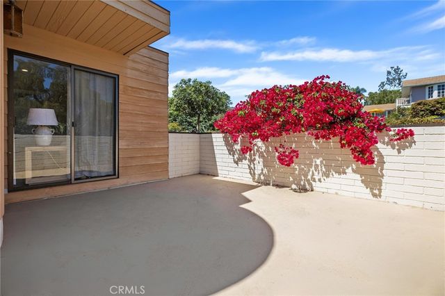 390 Saint Anns Drive, Laguna Beach, CA 92651