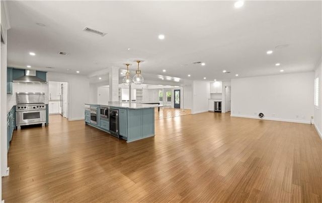 302 Dolphin Pl, Corpus Christi, TX 78411