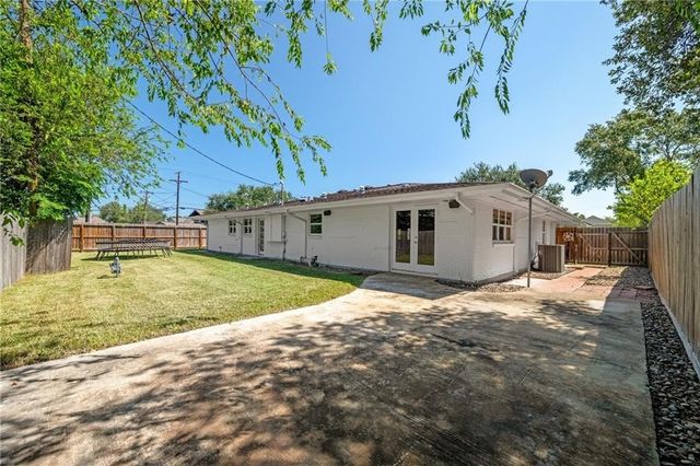 302 Dolphin Pl, Corpus Christi, TX 78411