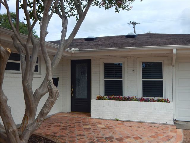 302 Dolphin Pl, Corpus Christi, TX 78411