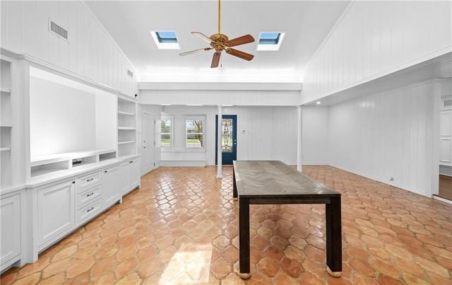 302 Dolphin Pl, Corpus Christi, TX 78411