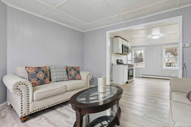 8 3rd Street, Norwich, CT 06360