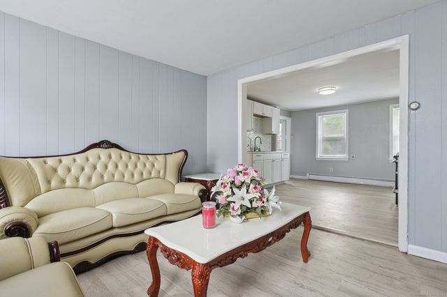 8 3rd Street, Norwich, CT 06360