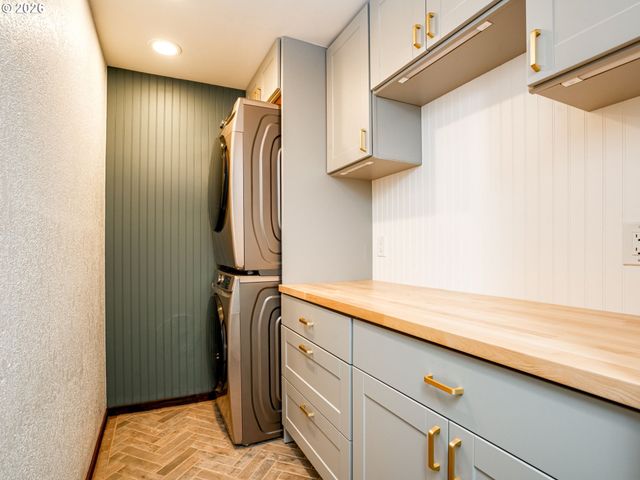 71 TANGLEWOOD Dr, Lake Oswego, OR 97035