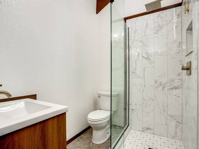 71 TANGLEWOOD Dr, Lake Oswego, OR 97035