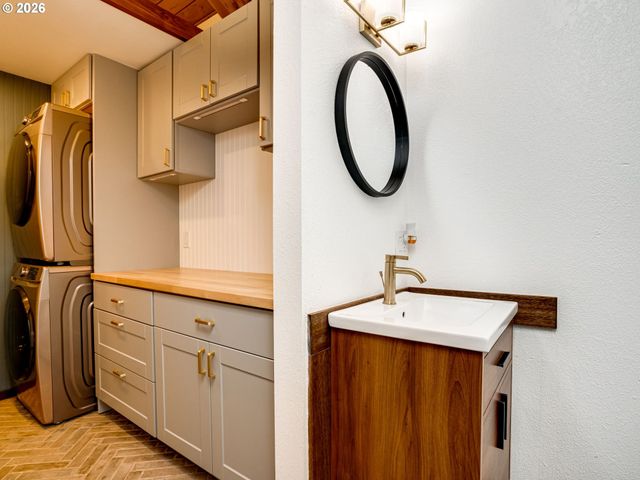 71 TANGLEWOOD Dr, Lake Oswego, OR 97035