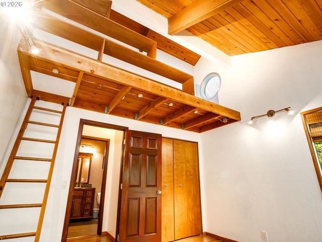71 TANGLEWOOD Dr, Lake Oswego, OR 97035