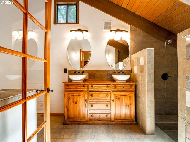 71 TANGLEWOOD Dr, Lake Oswego, OR 97035