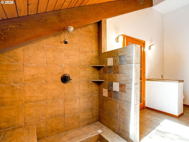 71 TANGLEWOOD Dr, Lake Oswego, OR 97035