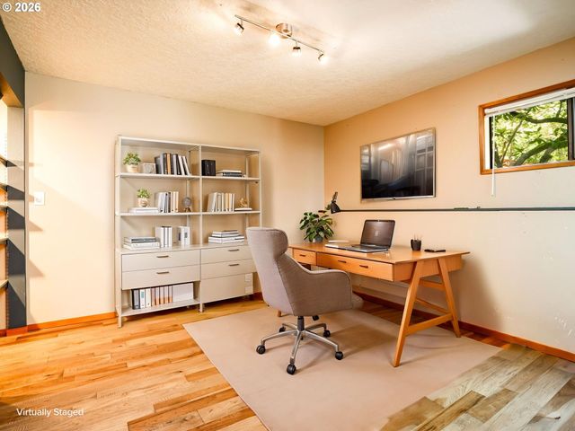 71 TANGLEWOOD Dr, Lake Oswego, OR 97035