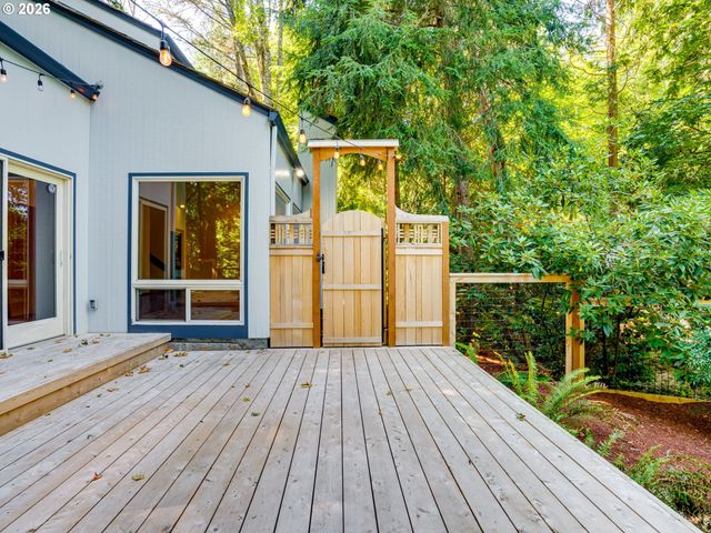 71 TANGLEWOOD Dr, Lake Oswego, OR 97035