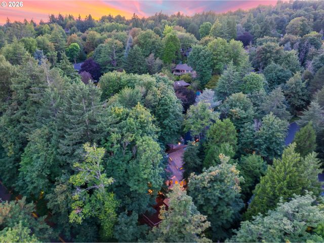 71 TANGLEWOOD Dr, Lake Oswego, OR 97035